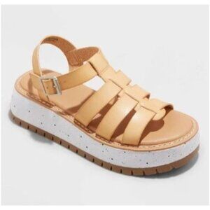 Universal Thread Tan Justine Platform Sandals Size 6
